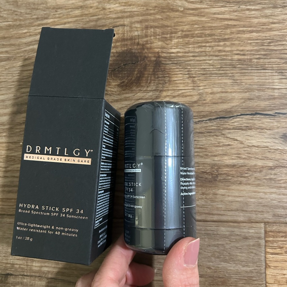 New DRMTLGY Hydra Stick SPF 34 - Picture 14 of 14
